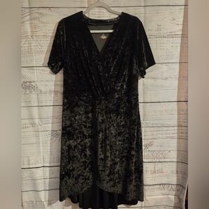 EVRI WOMEN'S 1X BLACK VELVET SHORT SLEEVE WRAP LOOK DRESS Hi Low Fit Flare